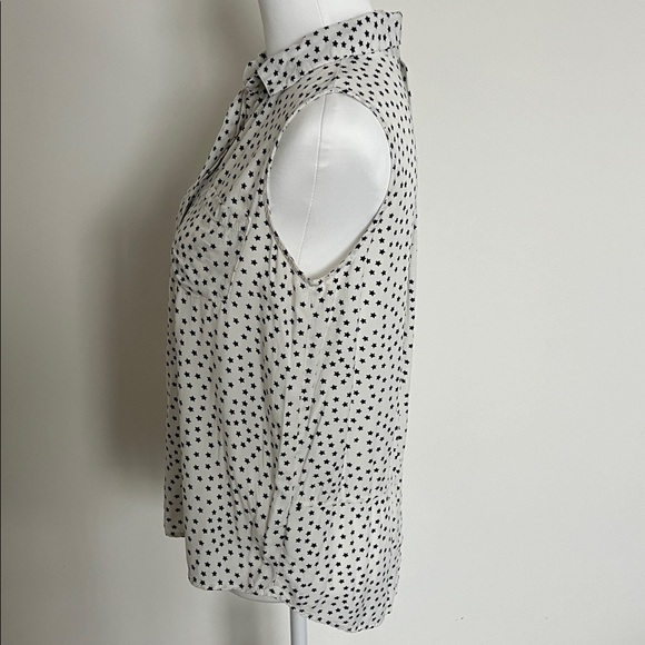 Velvet Heart Star Print Sleeveless Blouse - Picture 3 of 4